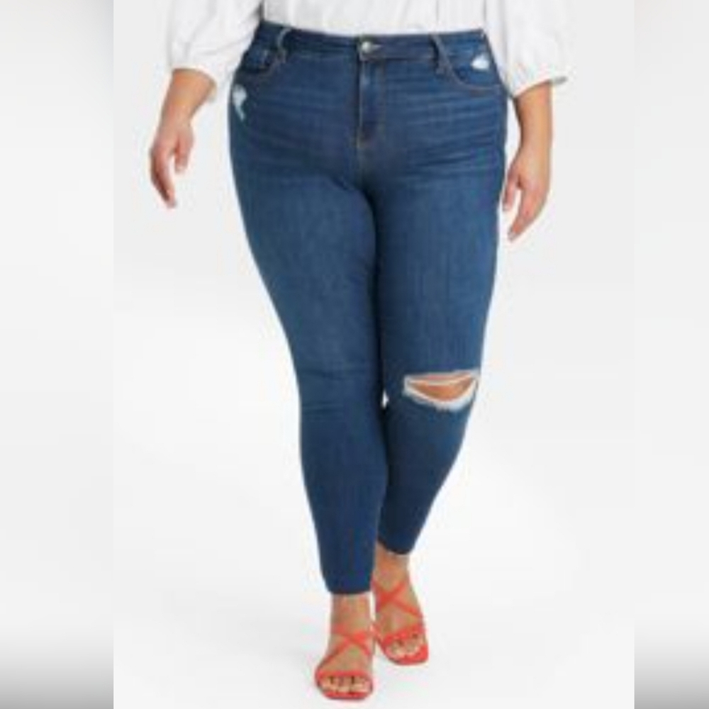 Womens 711 Medium/Light Wash Distressed Skinny Jeans 👖 Size 18w.